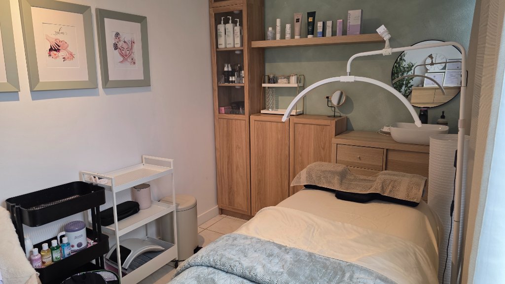 LC Esthetics treatment room