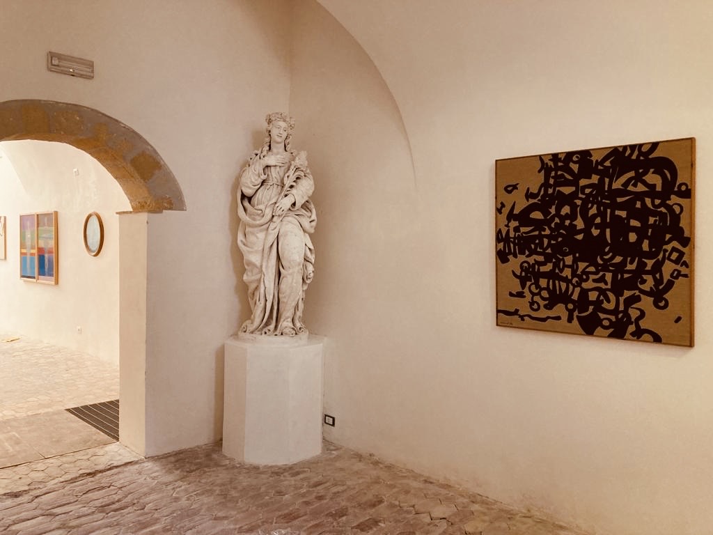 Arte Contemporanea in Sagrestia, Chiesa di San Pietro, Erice, 2021 — vista della mostra
