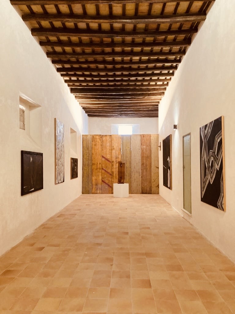Arte Contemporanea in Sagrestia, Chiesa di San Pietro, Erice, 2021 — vista della mostra