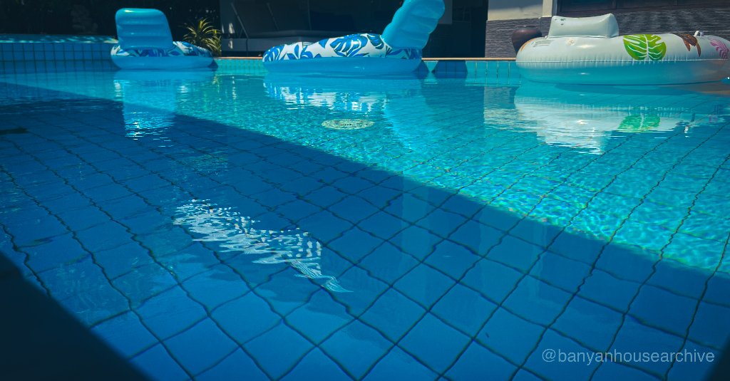 Poolside Frequencies