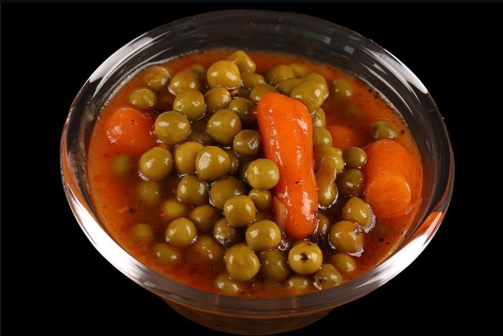 אפונה וגזר ברוטב עגבניות