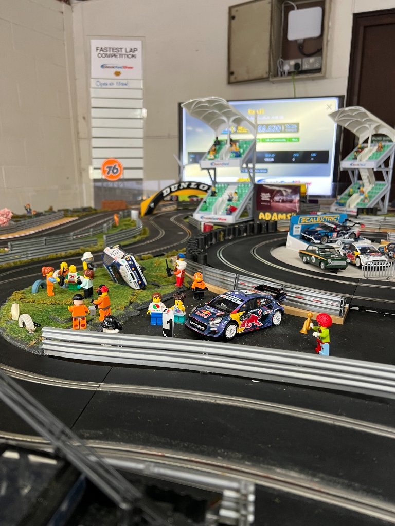 Live timing leaderboard and race action