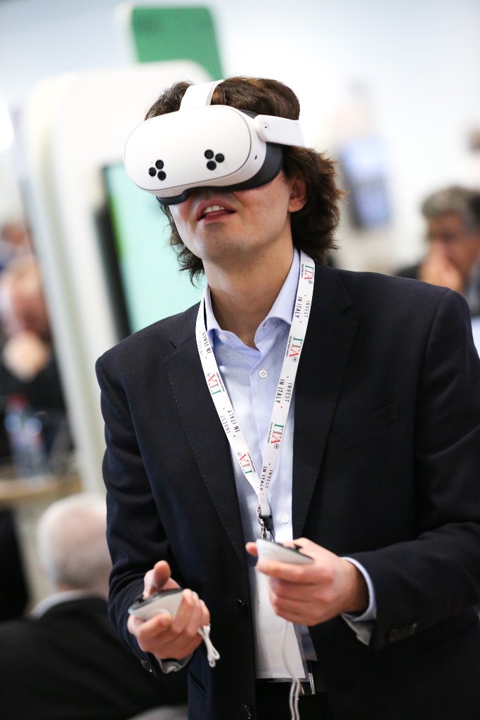 Esperienza VR immersiva con AI generativa e Digital Human — Extended Reality training B2B XR Solution