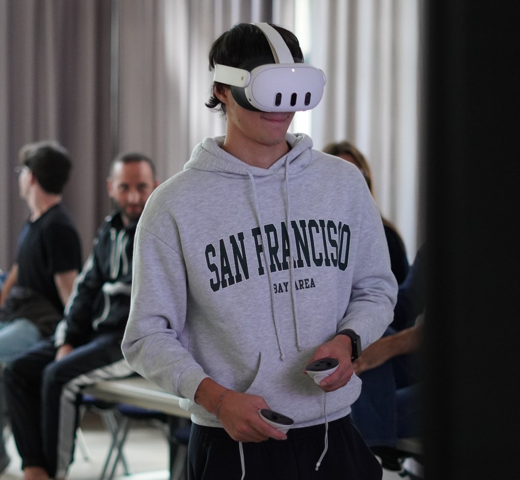 VR Training immersivo aziendale con visore Meta Quest — XR Solution formazione realtà virtuale B2B