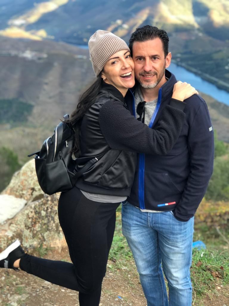 Casal na montanha