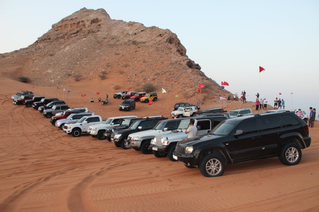Dubai Offroaders club convoy on the dunes