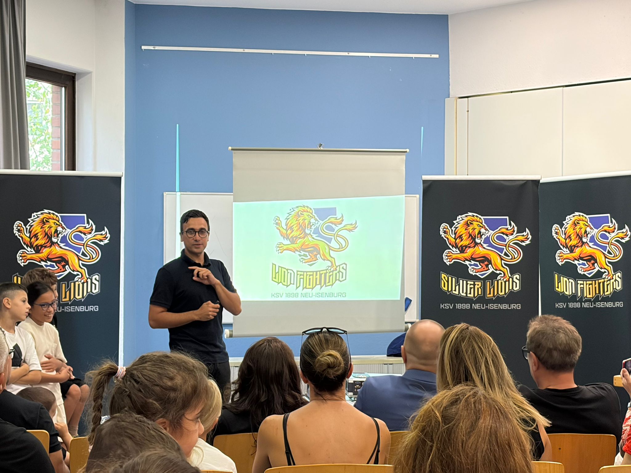 Präsentation der Neuen Gruppen-Logos
