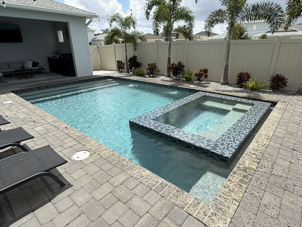 Pool & Raised Spa