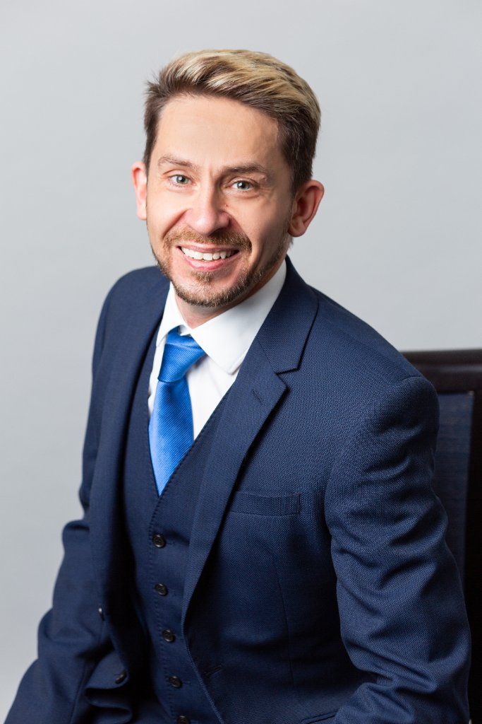 Kris Wojciech Bednarowicz — Practice Manager & Credit Control