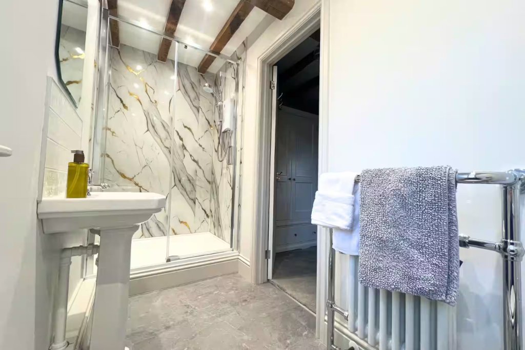 Ensuite to Master Bedroom