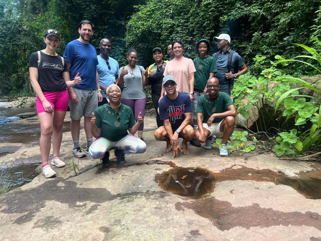 Team thriving in nature