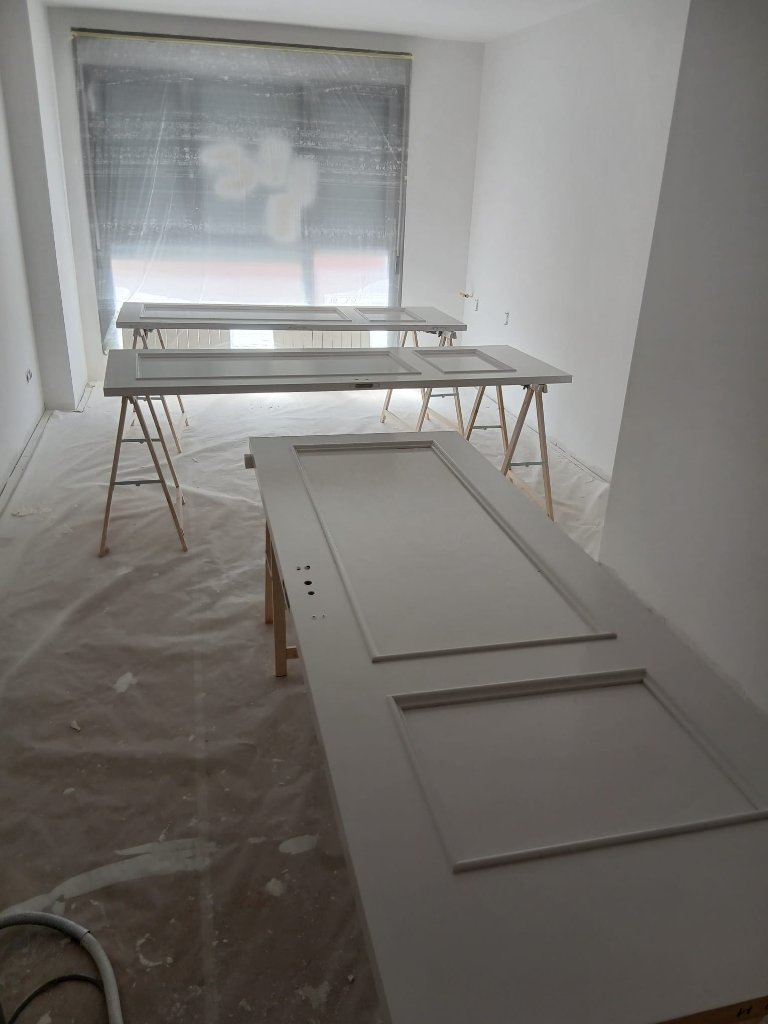 Lacado de puertas en vivienda completa