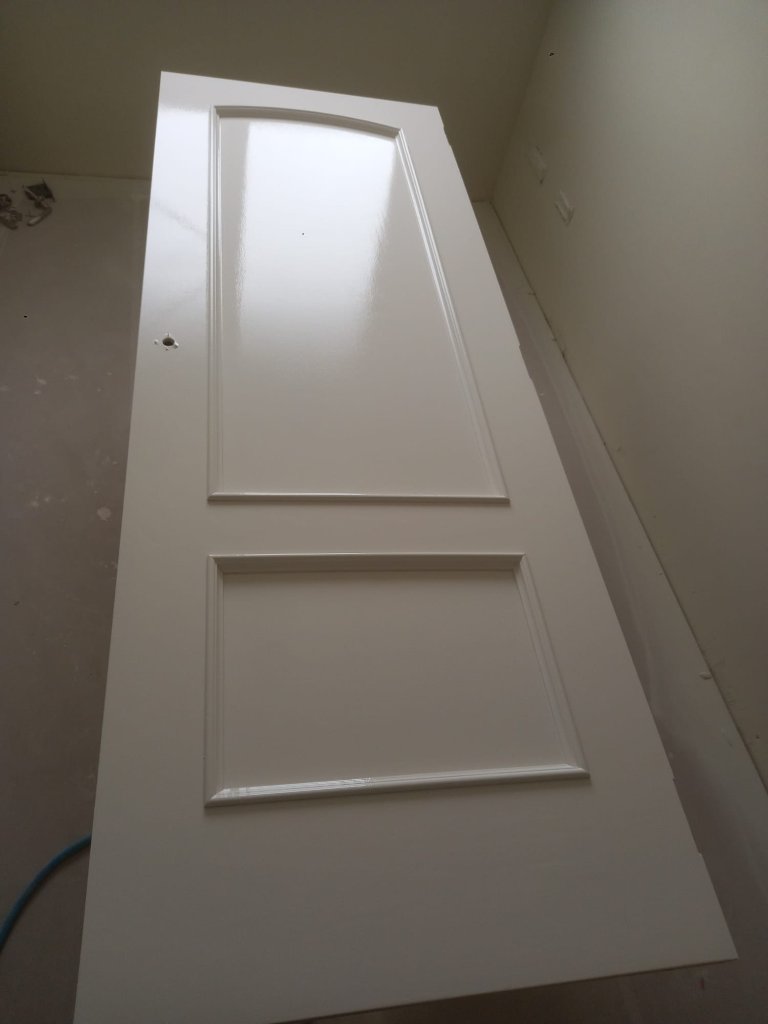 Puerta lacada en blanco brillo