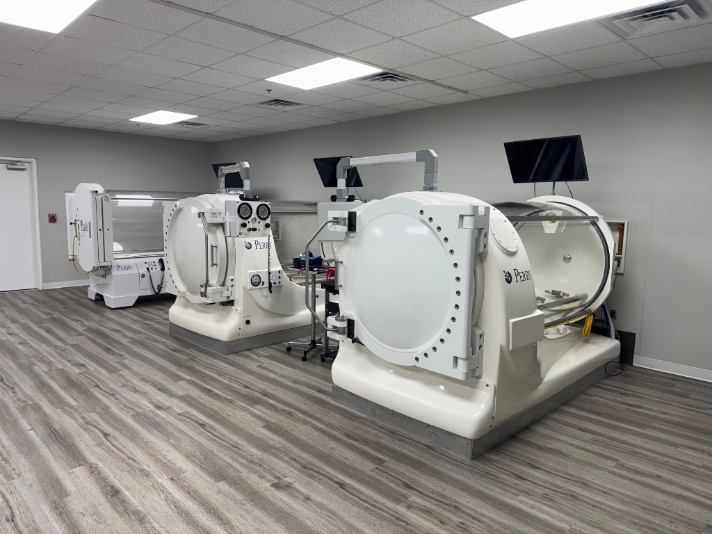 Clear monoplace hyperbaric oxygen therapy chamber at Hill Country Wound Care San Antonio facility for treating diabetic foot ulcers and radiation injuries