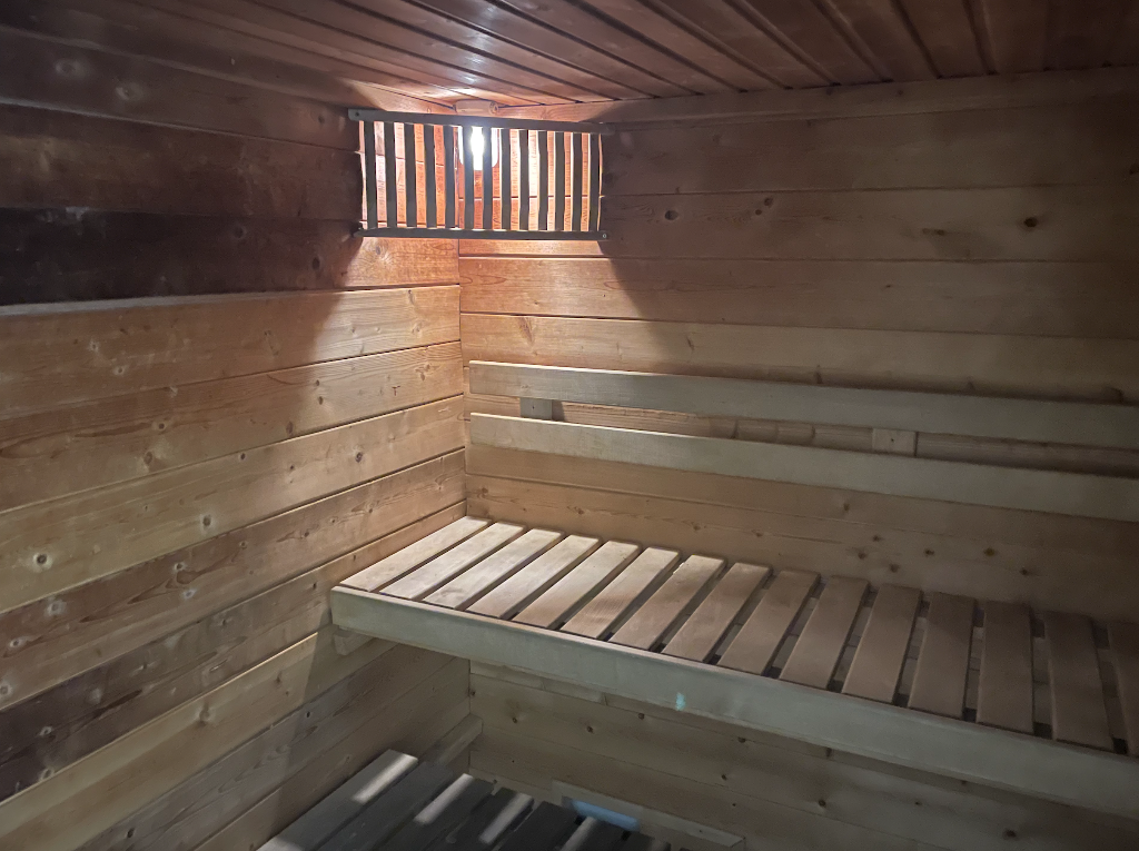 UN SAUNA