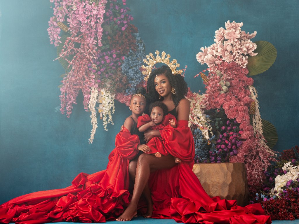 Family portrait by Sophia Barrett Studios