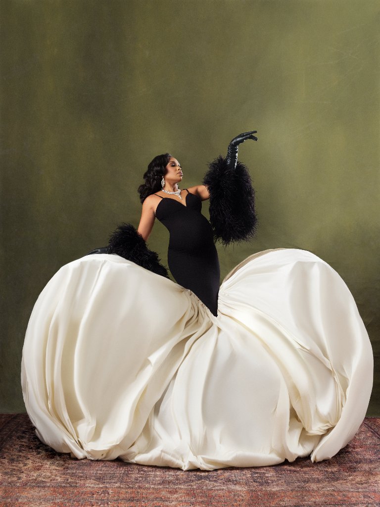 Maternity portrait by Sophia Barrett Studios