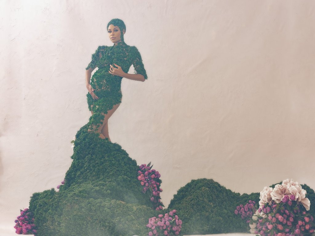 Maternity portrait by Sophia Barrett Studios
