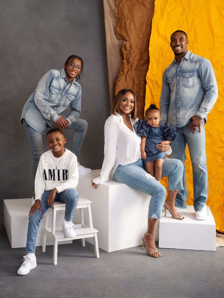 Family portrait by Sophia Barrett Studios