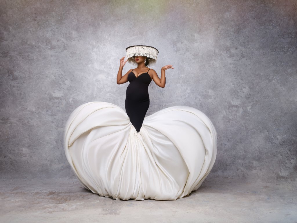 Maternity portrait by Sophia Barrett Studios