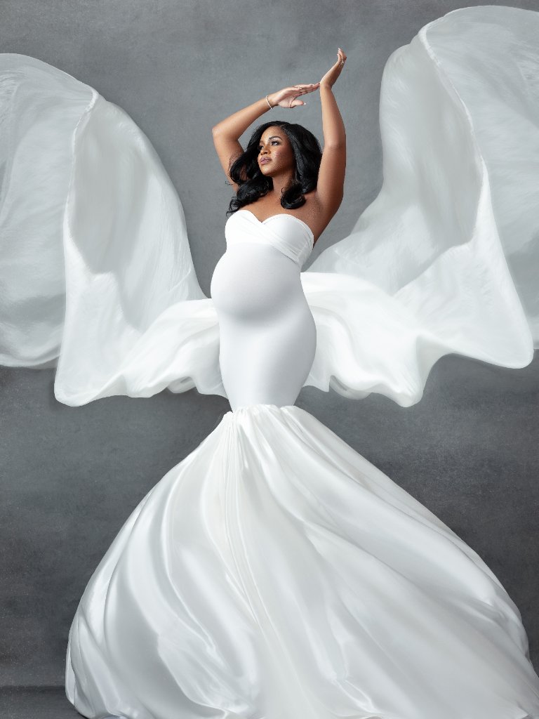 Maternity portrait by Sophia Barrett Studios