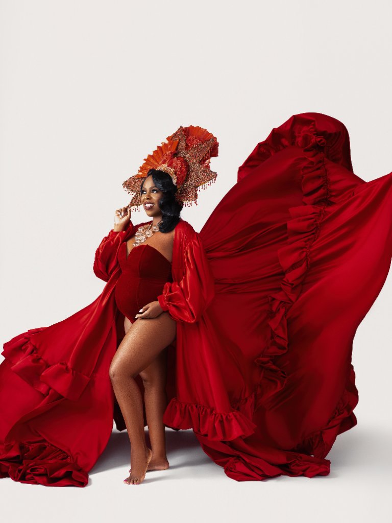 Maternity portrait by Sophia Barrett Studios
