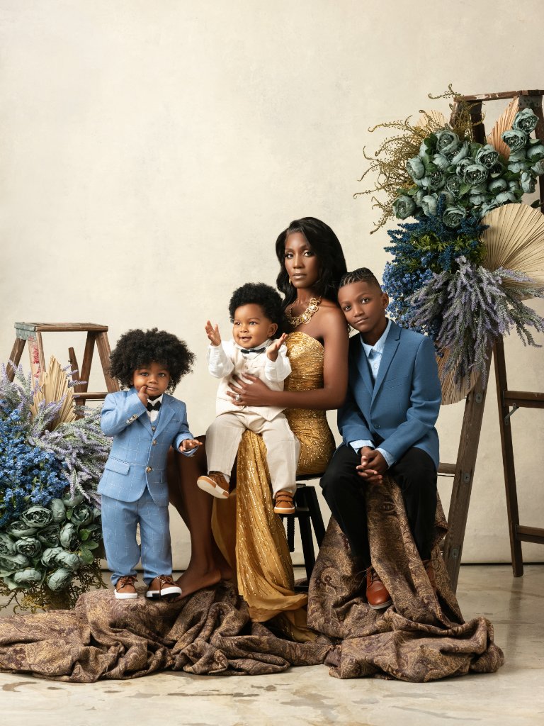Family portrait by Sophia Barrett Studios