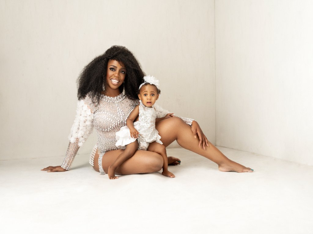 Family portrait by Sophia Barrett Studios