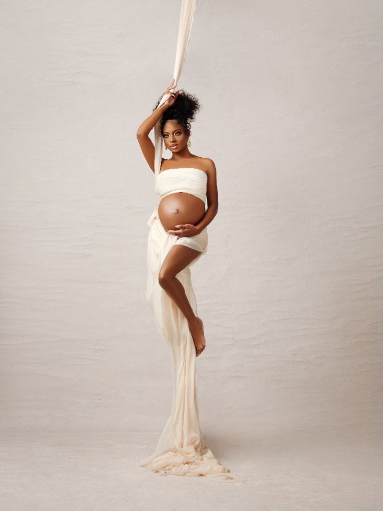 Alyssa maternity portrait