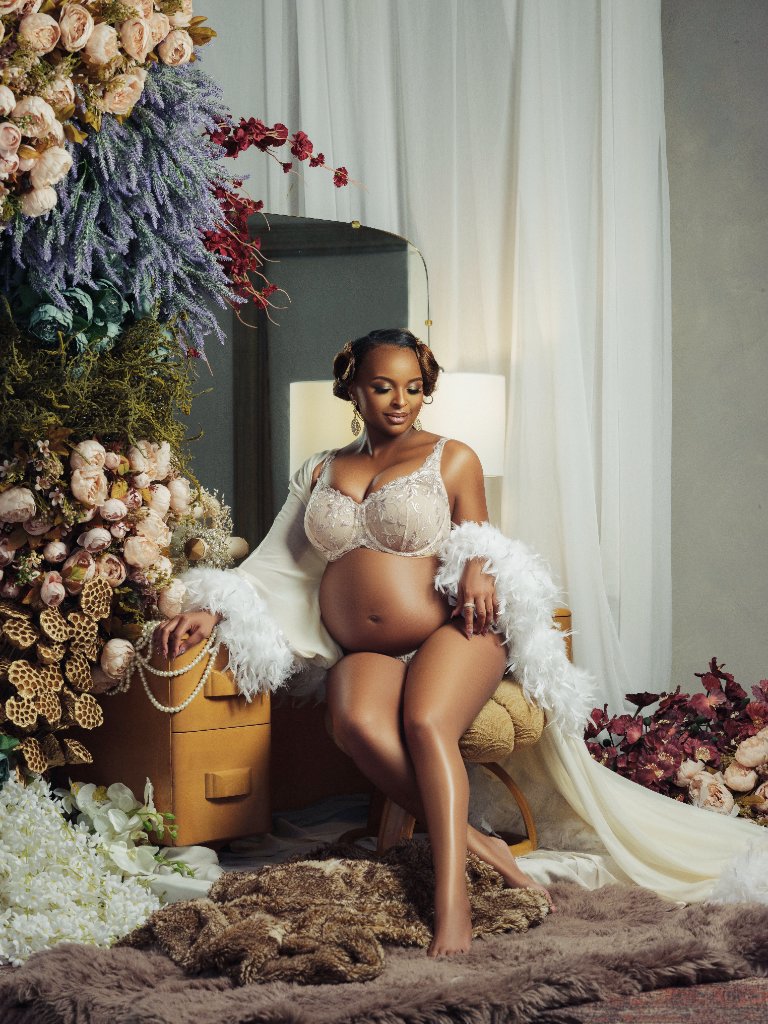 Shelly floral maternity portrait