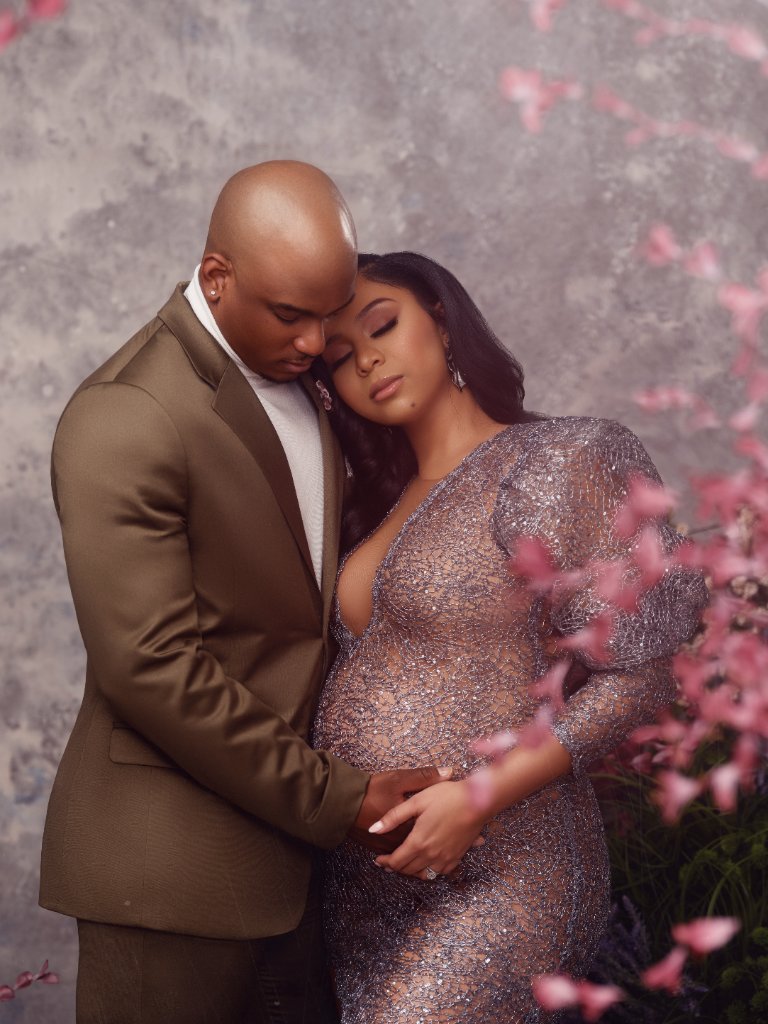 Maternity portrait by Sophia Barrett Studios