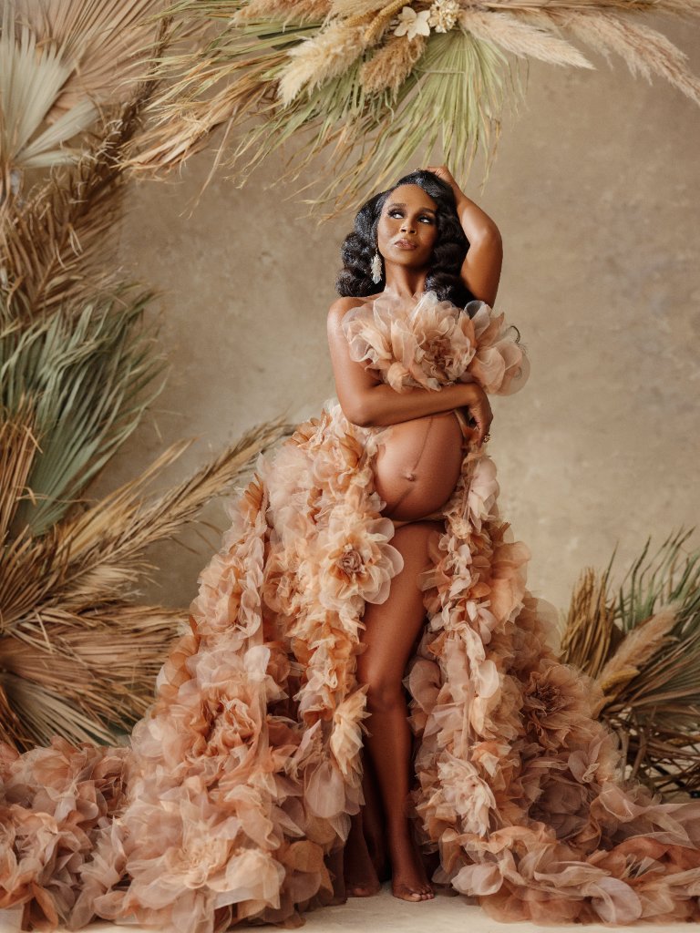 Maternity portrait by Sophia Barrett Studios