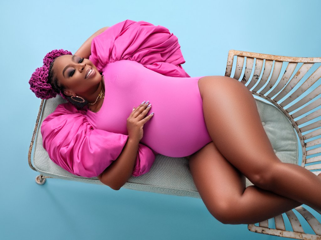 Maternity portrait by Sophia Barrett Studios
