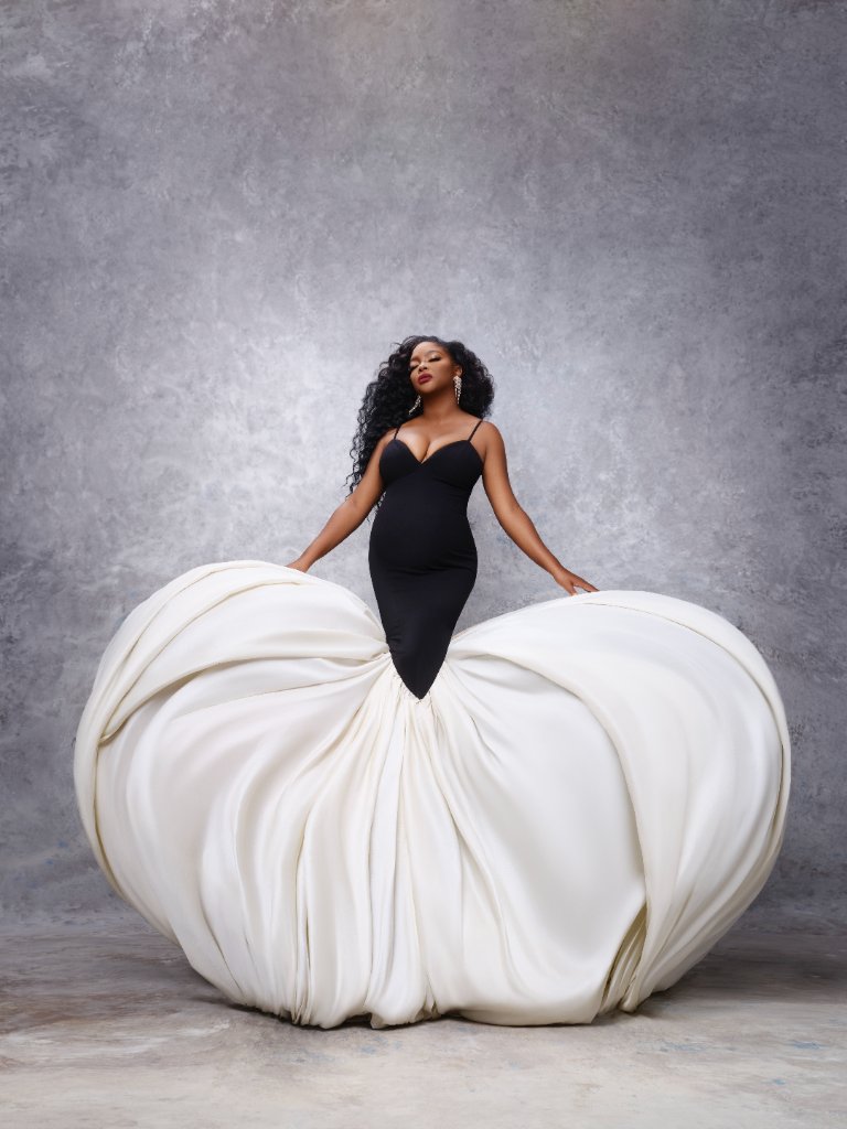 Maternity portrait by Sophia Barrett Studios