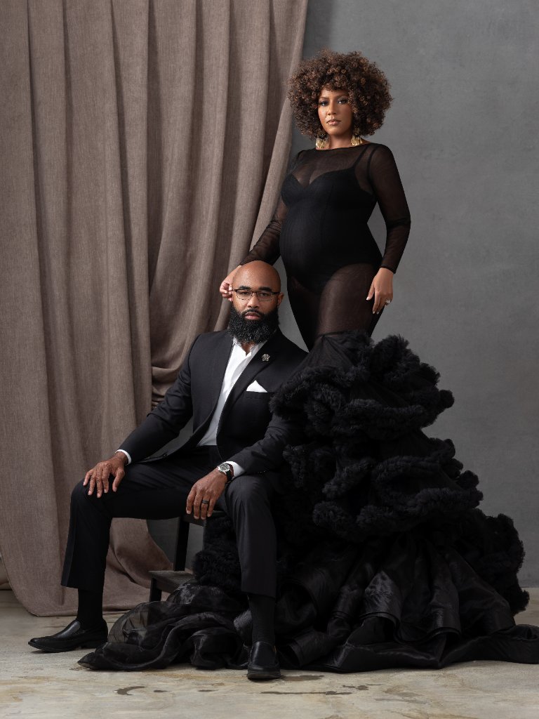 Maternity portrait by Sophia Barrett Studios