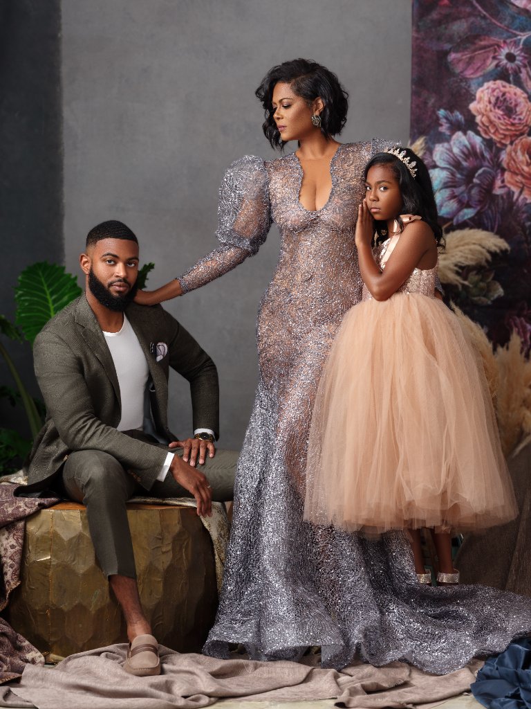 Family portrait by Sophia Barrett Studios