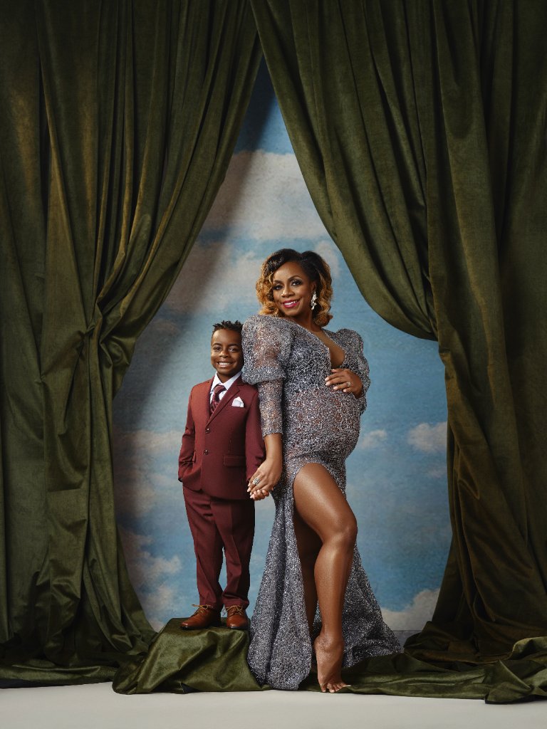 Maternity portrait by Sophia Barrett Studios