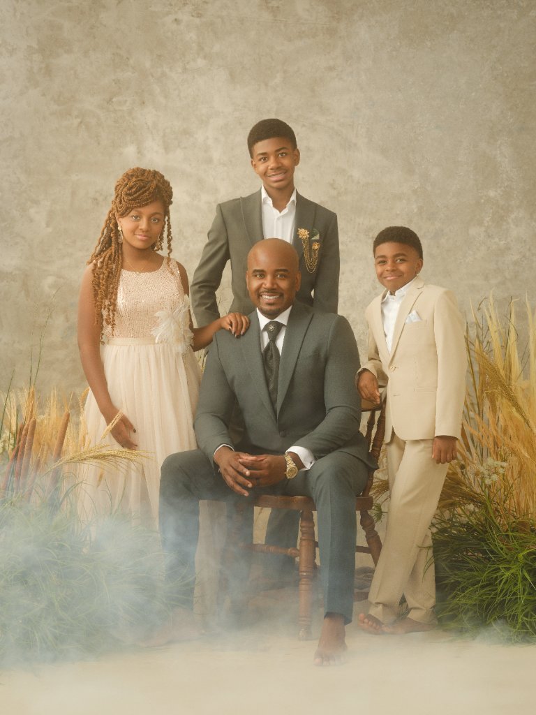 Family portrait by Sophia Barrett Studios