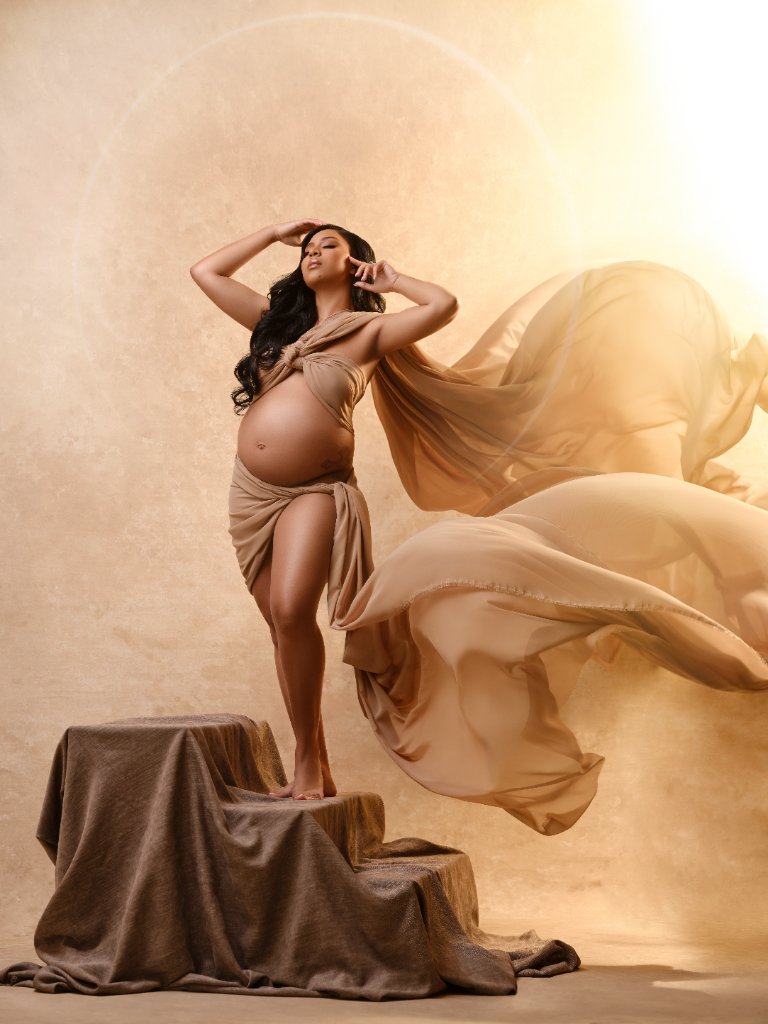 Maternity portrait by Sophia Barrett Studios