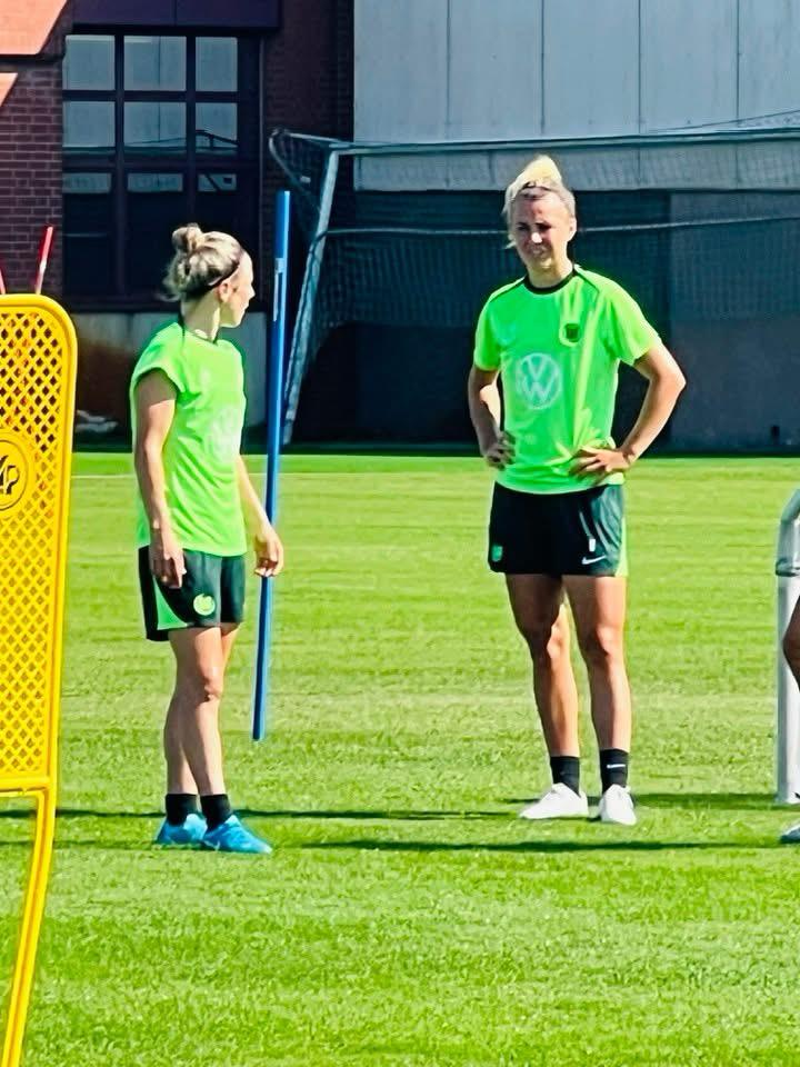 VfL Wolfsburg women players at training – inspiration for Football IQ camp participants