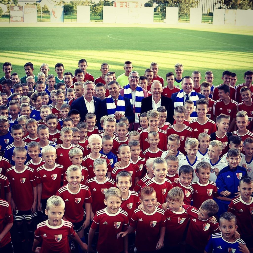 Football camp — team presentation