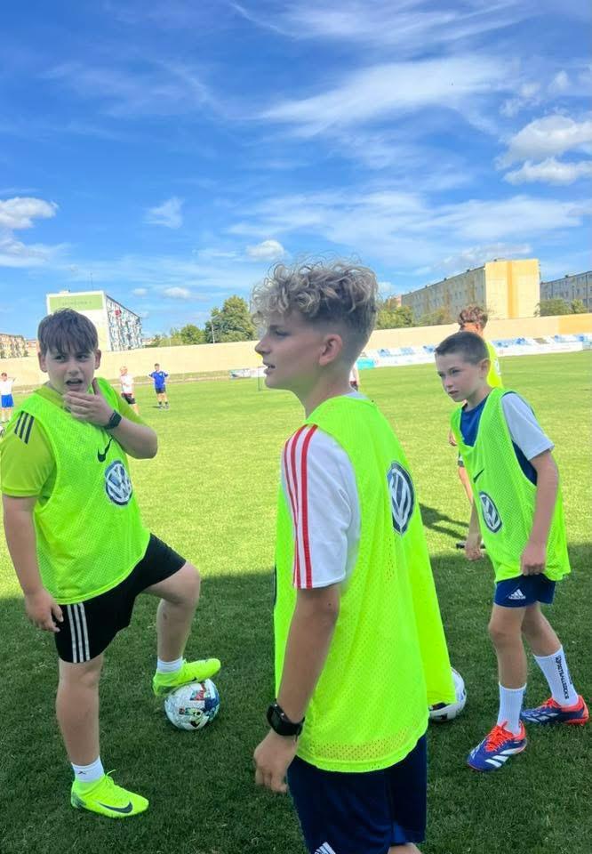 Juniors discussing tactics during Football IQ football camp – tactical break