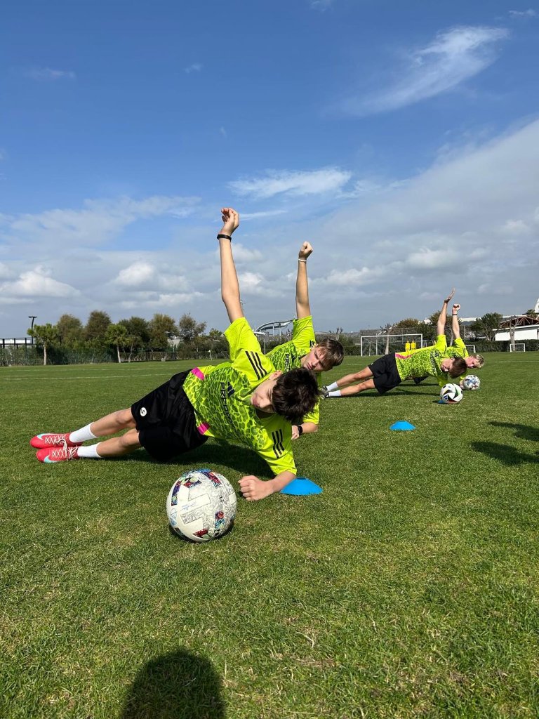 Core stability drills at football camp for kids – Football IQ Academy Turkey