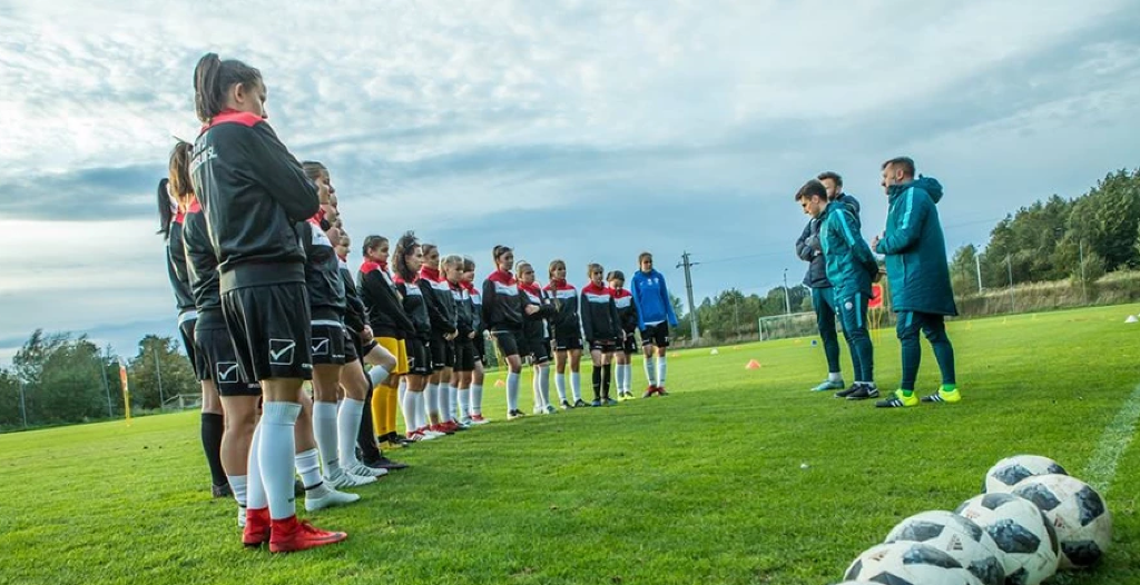 Goalkeeper training — tactical session