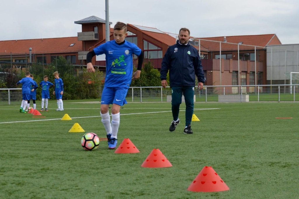 Coach leading individual training with young footballer – cone slalom Football IQ