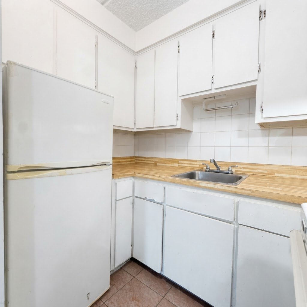 3150 Rue Mance