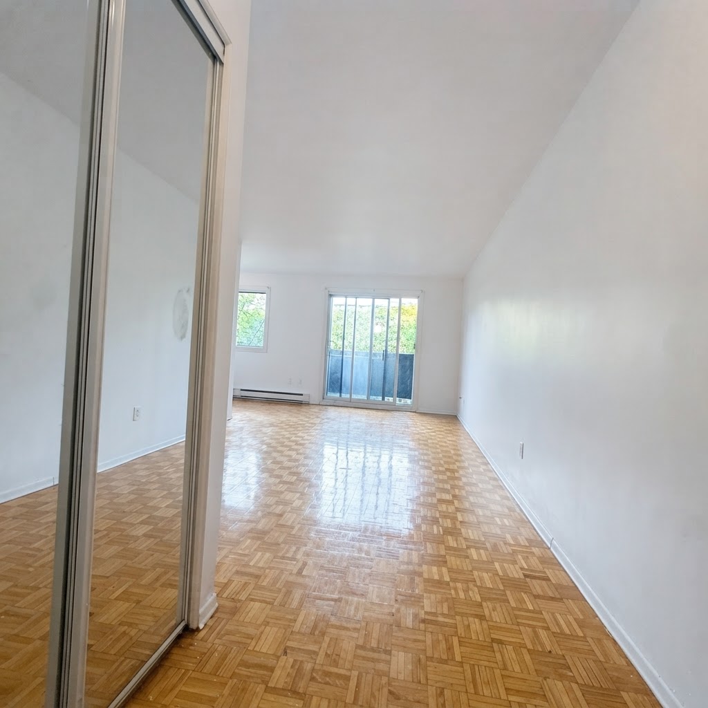 1220 Boul Provencher Brossard