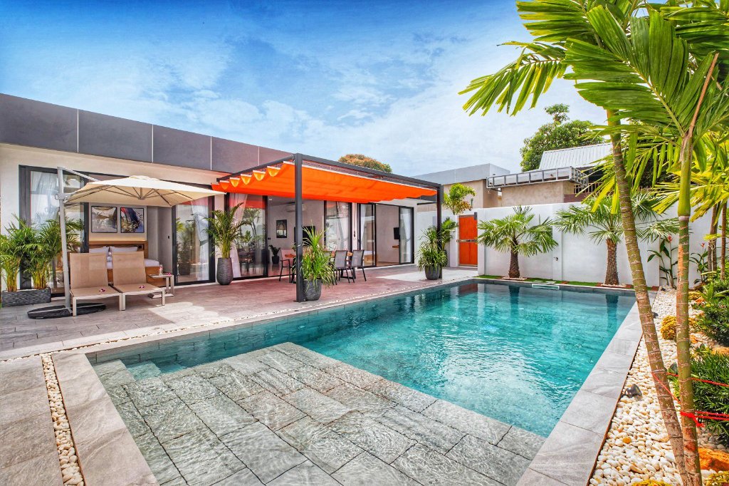 Villa Night Pool & Dining