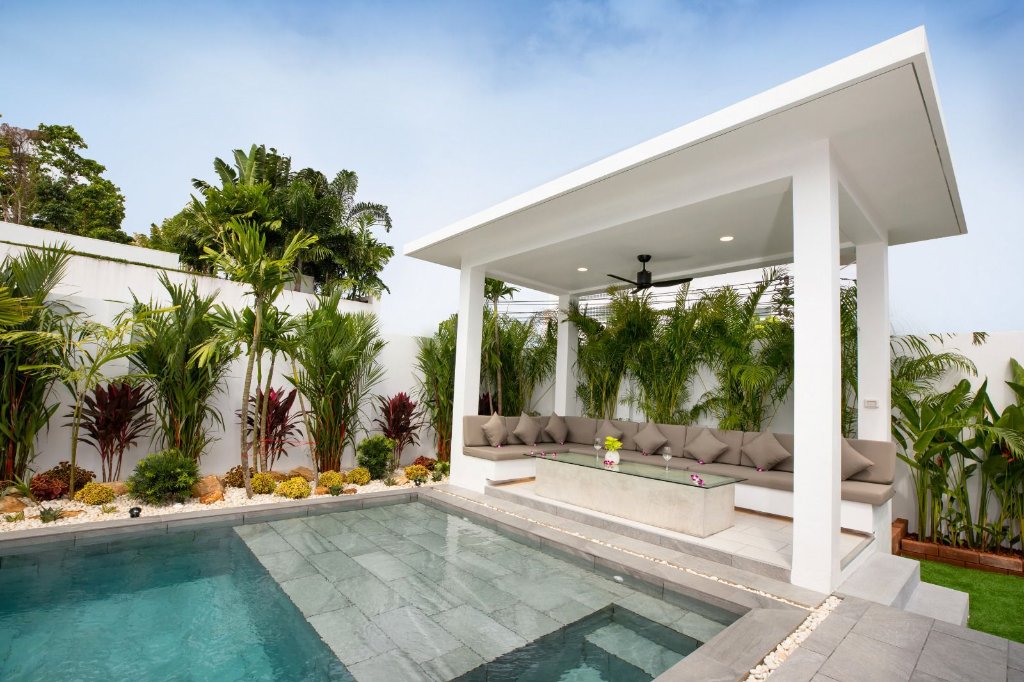 Pool & Tropical Landscape