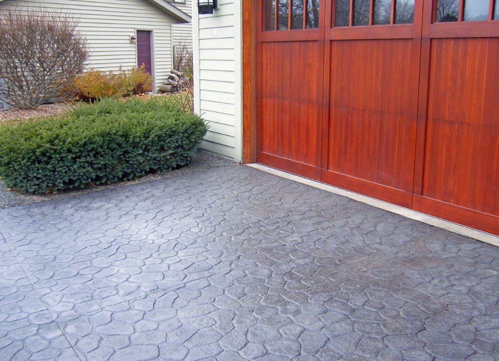 Concrete Driveways — example project 1 by L.D. Williams Decorative Concrete